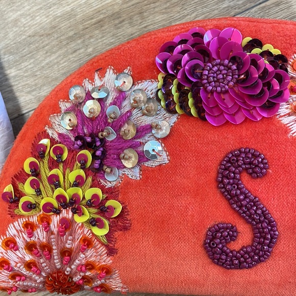 New Anthropologie Monogram Crescent Pouch!!🔥🔥🔥 - Picture 8 of 15